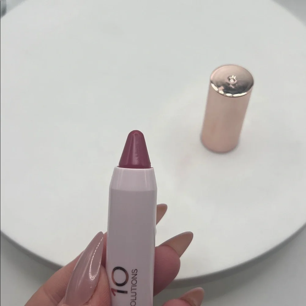 Doll 10 Proven Beauty Solutions Lip Crayon - Enjoy Life
